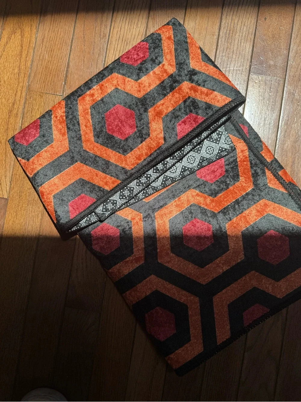 N/A bold geometric